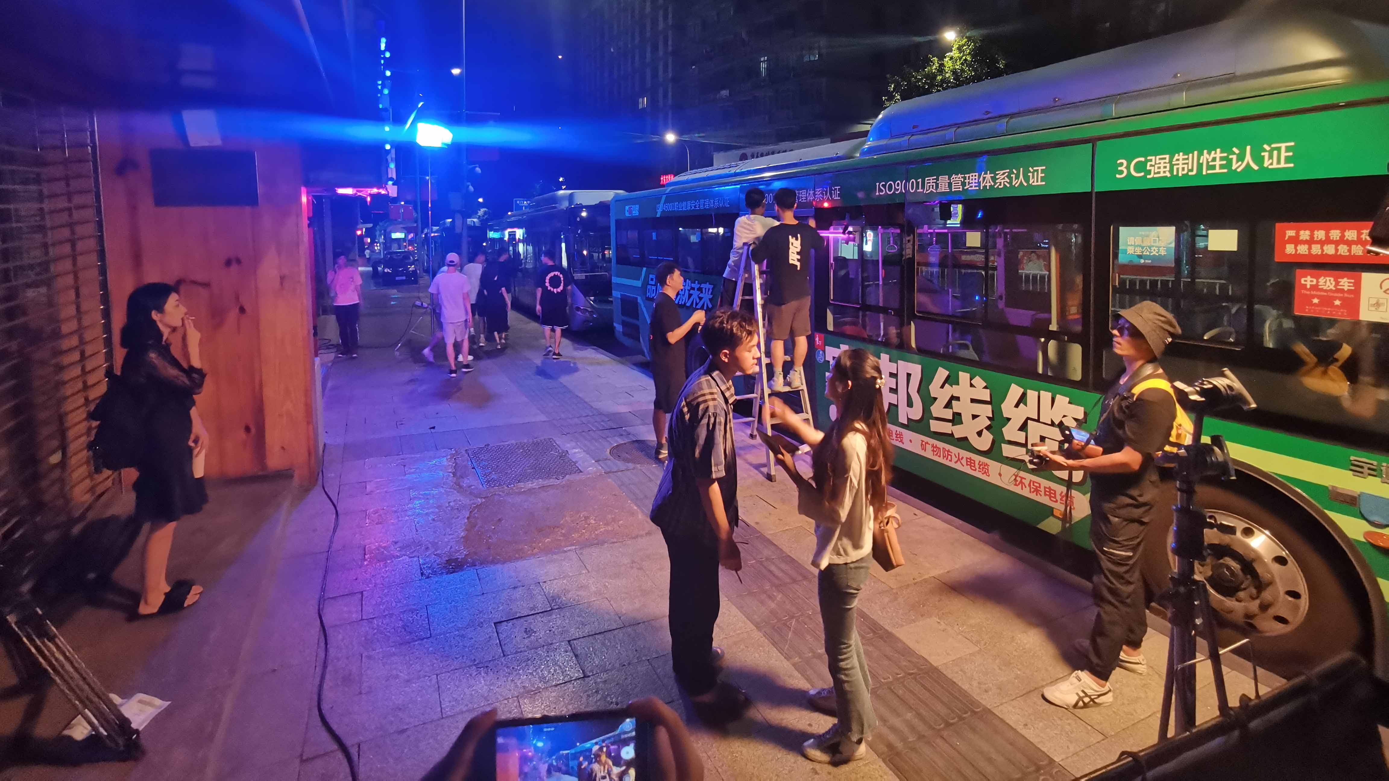 协拍/制片--影视获奖作品《摇摇欲坠》(图2)